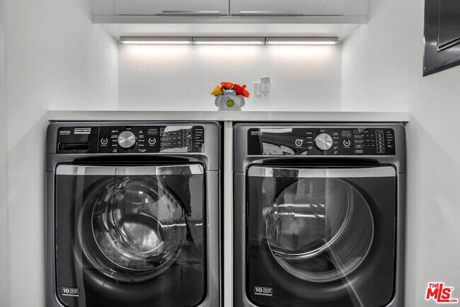 Building Photo - 718 Marine St