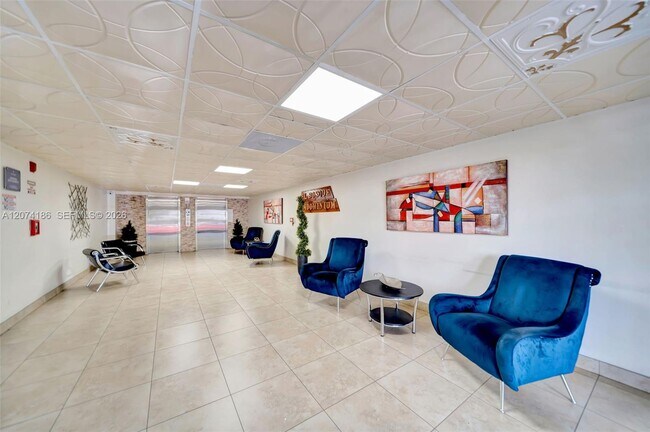 Building Photo - 777 SW 9th Ave