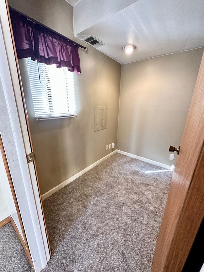 Building Photo - 4218 Goldenridge Way