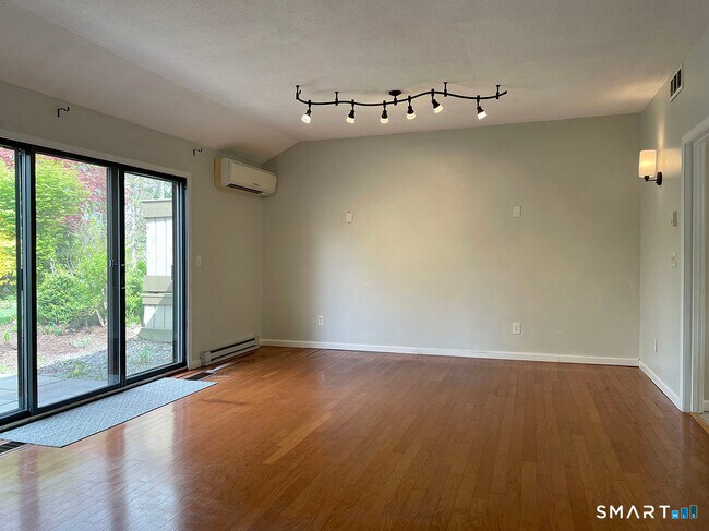 Building Photo - 445 Heritage Vlg