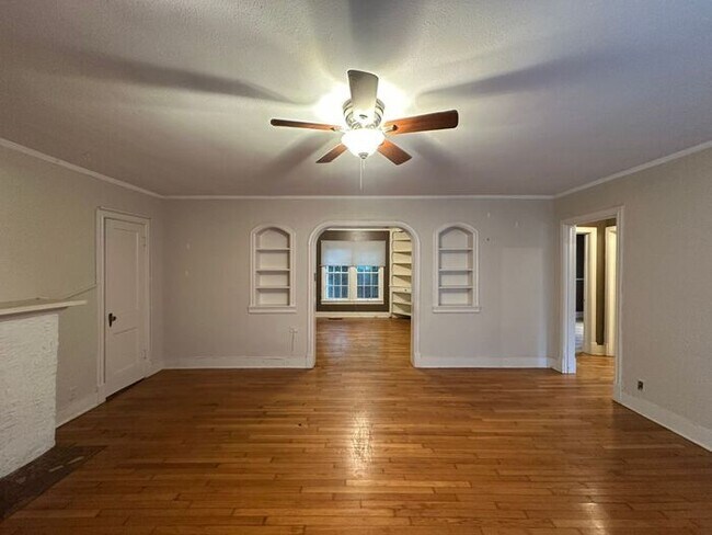 Building Photo - Available Now! 2 Bedroom 1 Bath Unit in Central Tyler! *LEASE UP*