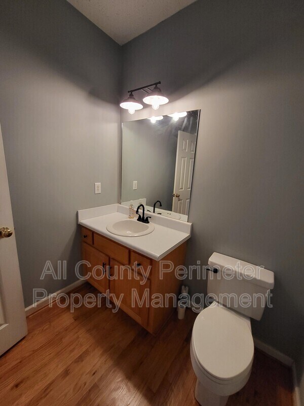 Building Photo - 653 Glenn Gee Rd