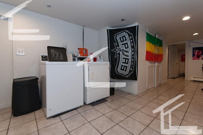 Building Photo - HOT ALLSTON LISTING!!!!