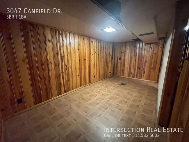 Building Photo - 3047 Canfield Dr