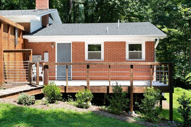 Building Photo - Spacious 1 Bedroom Duplex close to UNC Campus - Updated, Pet Friendly, Private Wooded Lot!