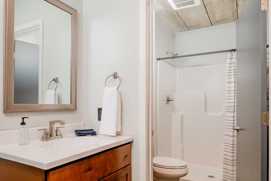 Building Photo - 219 S Badger Ave