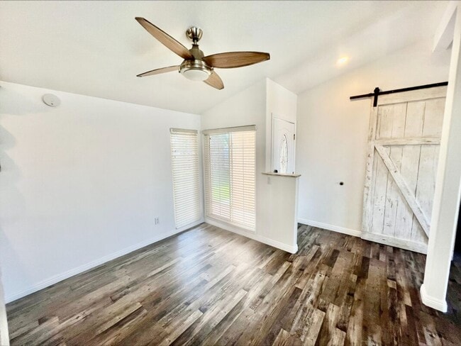 Building Photo - Welcome to this charming 3 bedroom, 2 bath...