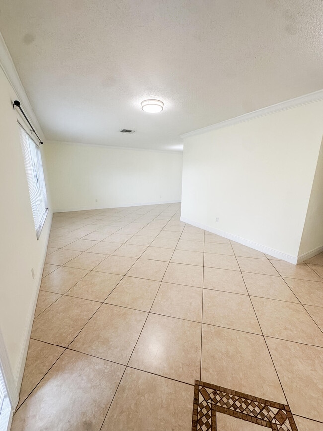 Building Photo - 1071 NW 83rd Dr