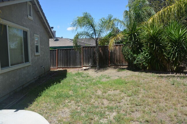 Building Photo - 5163 Tehachapi Way