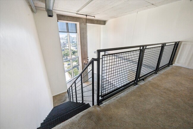 Building Photo - 2000 Bagby St