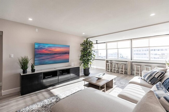 Building Photo - 1125 W Peppertree Dr