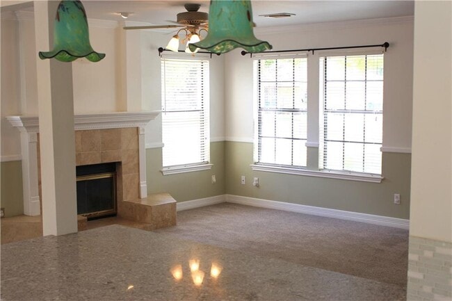 Building Photo - 200 N Kings Canyon Dr