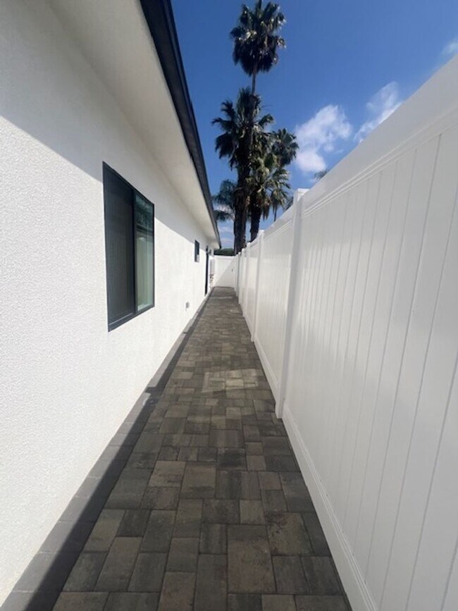 Building Photo - 7317-7321 Garden Grove Avenue