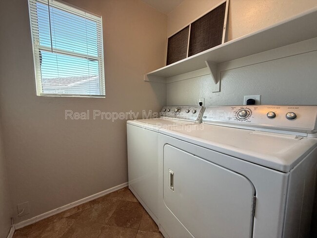 Building Photo - 7238 S 42nd Ln