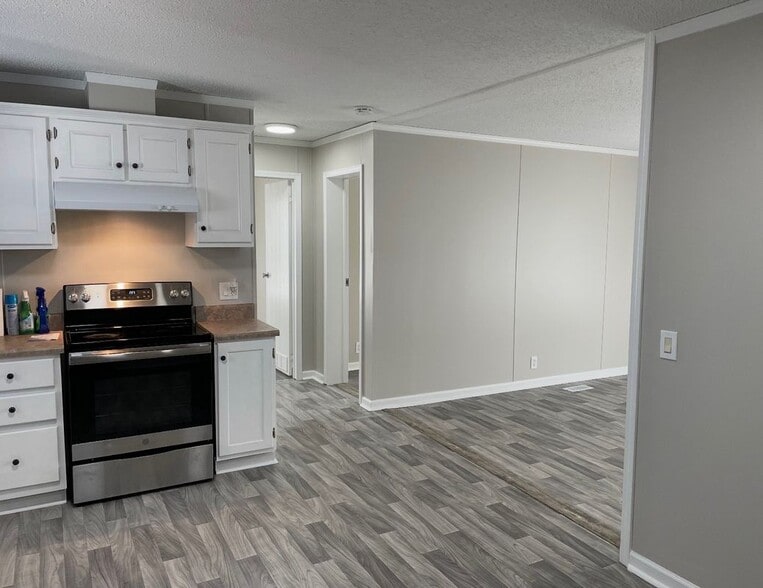 Building Photo - 40382 Dapprich Ln