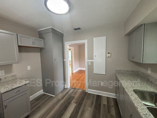 Building Photo - 1523 E Concord St