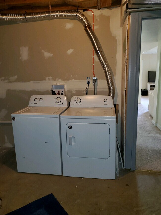 Building Photo - 2365 Delight Ct