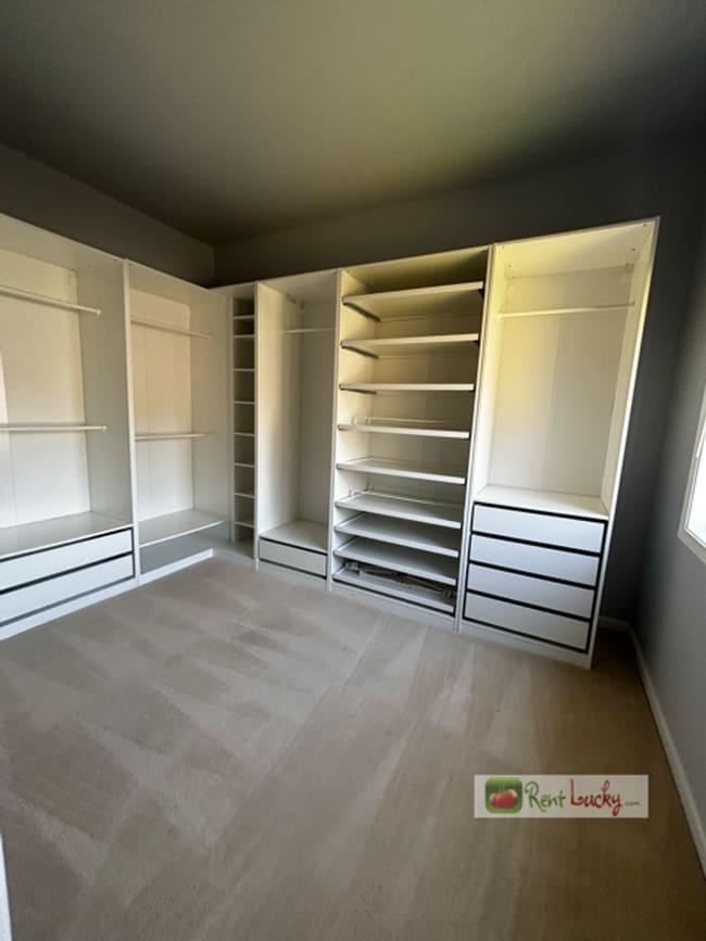 Building Photo - Stunning & Spacious 4 Bedroom Home with 2....