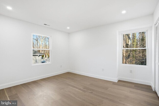 Building Photo - 10704 Howerton Ave
