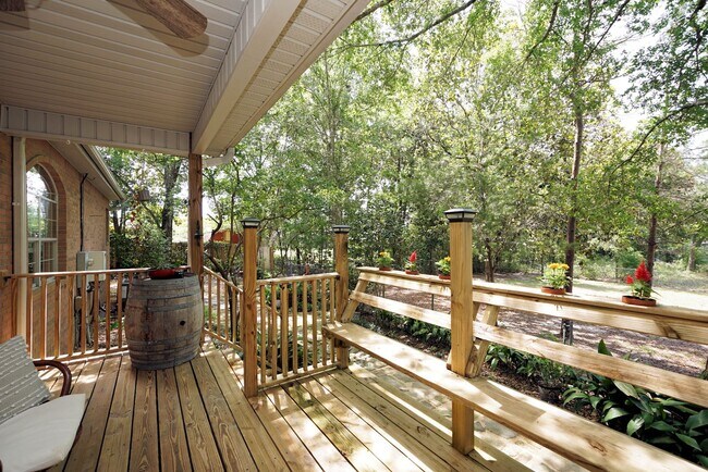 Building Photo - Charming Home in Poquito Bayou – A Nature ...