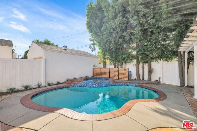 Building Photo - 205 Canon Dr