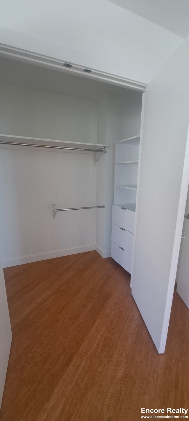 Building Photo - 120 Kingston St