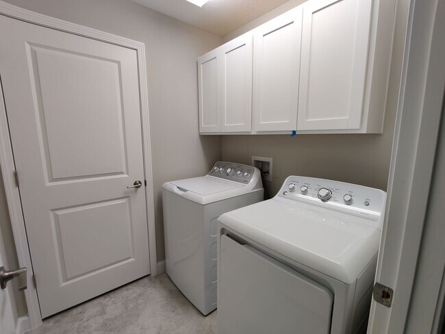 Building Photo - 1290 White Fox Run