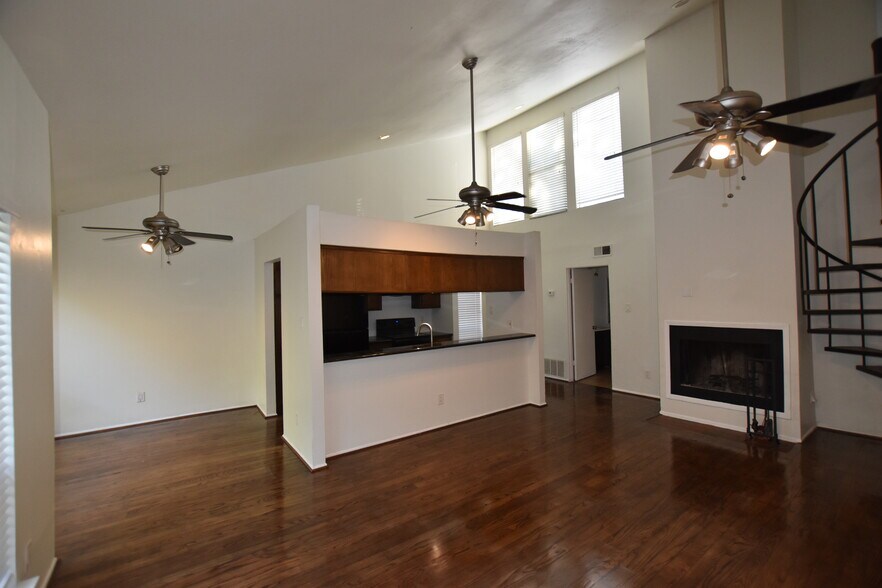 Building Photo - 6718 Eastridge Dr