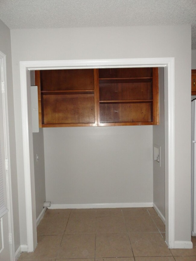 Building Photo - Newly Remodeled Townhouse in Valdosta