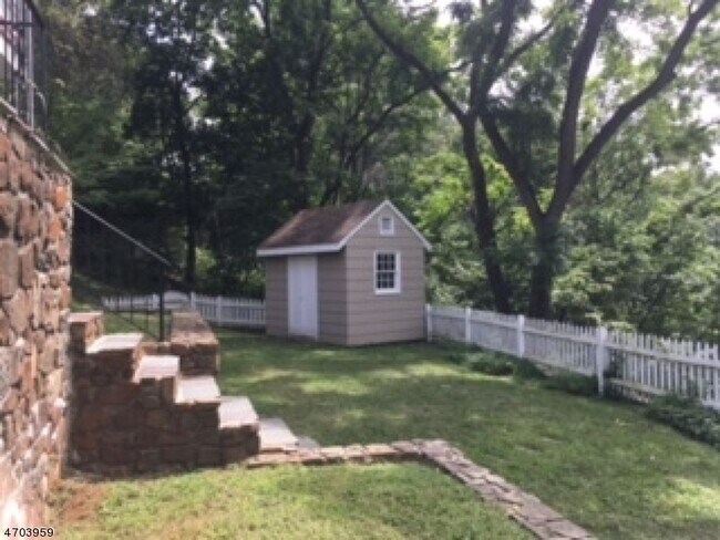 Building Photo - 1205 Long Hill Rd
