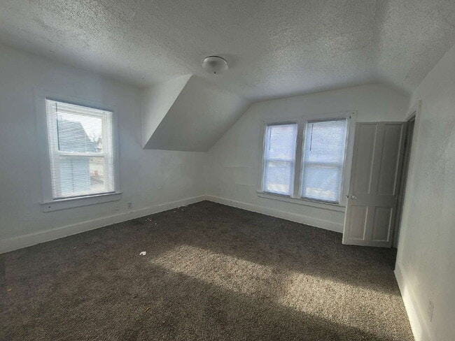 Building Photo - 419 N Memorial Dr