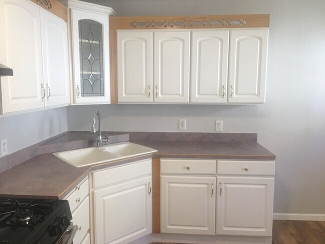 Building Photo - Updated and rent ready...450 Hamilton, Wood River
