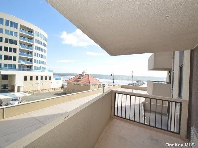 Building Photo - 360 Shore Rd