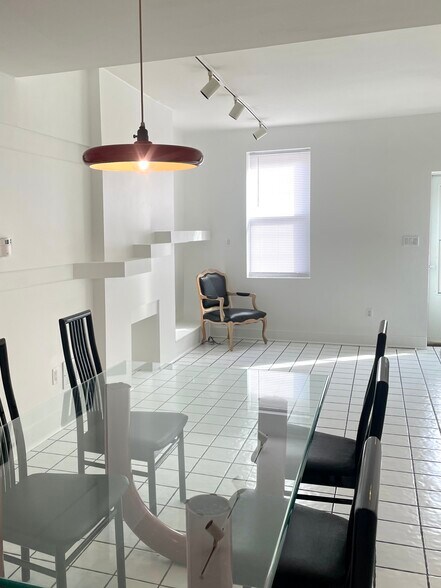 Building Photo - 118 S 26th St