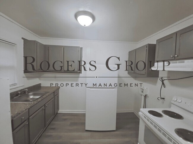 Building Photo - 803 Roberson St