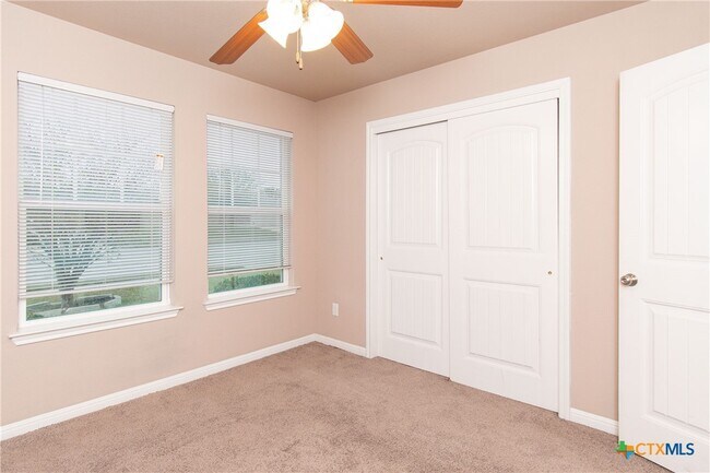 Building Photo - 704 W Gemini Ln