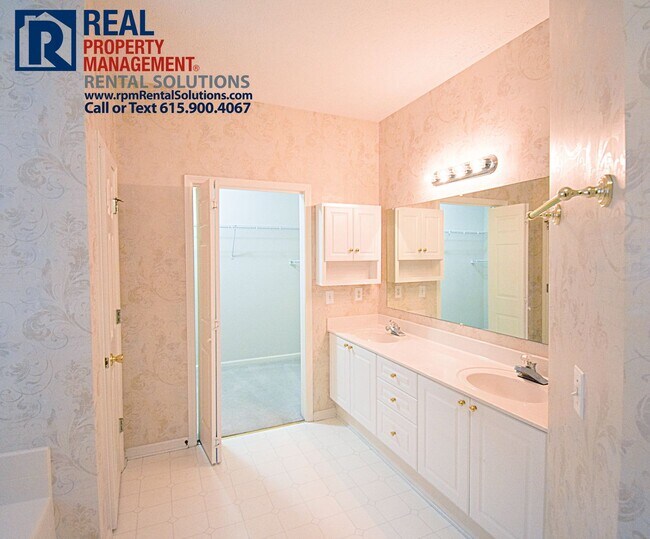 Building Photo - Adorable brick home in a great neighborhood! Huge bonus room and 2 car garage!