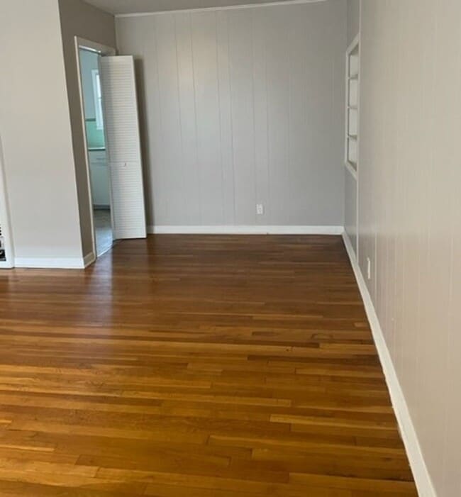 Building Photo - Charming 2-bedroom, 1-bathroom apartment!