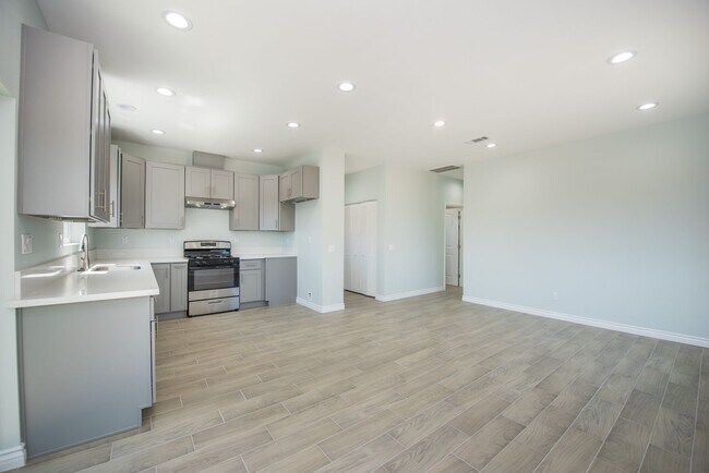 Building Photo - Brand New Home
