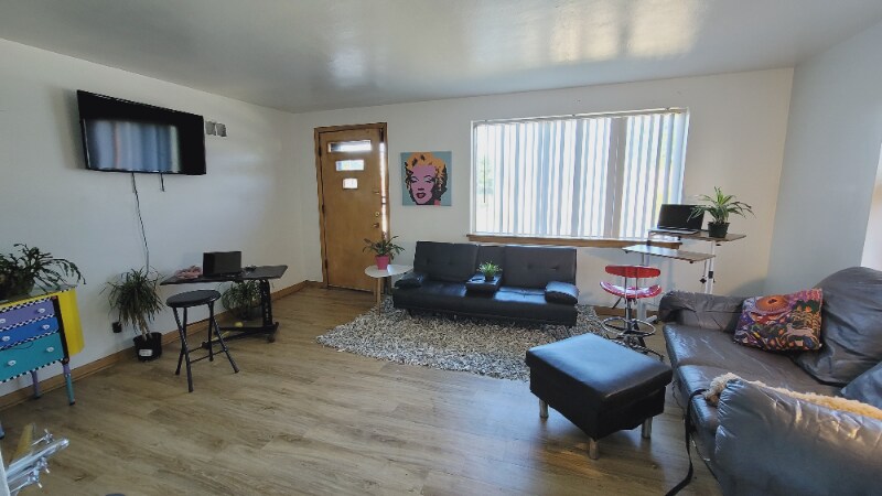 Primary Photo - 3411 S Howell Ave