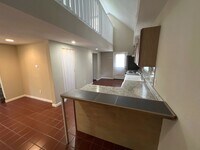 Building Photo - 627 E 14th St