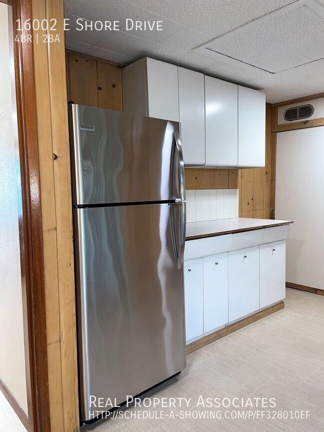 Building Photo - 3 bedrooms, 1 bathroom House on Martha Lak...