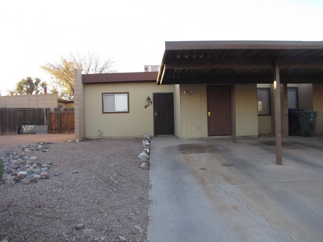 Building Photo - 3320 S Placita Saltillo