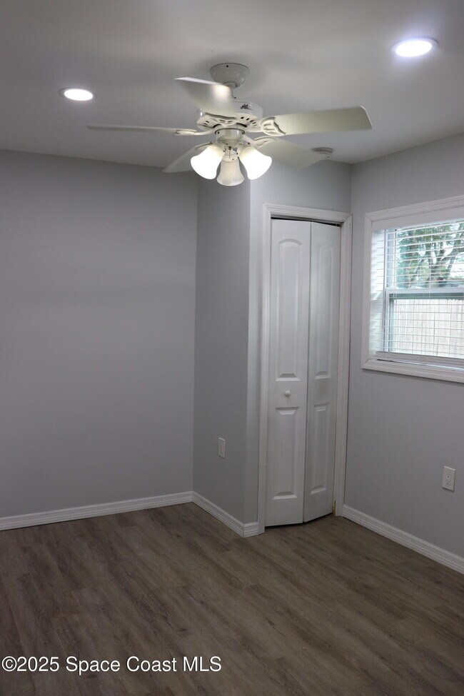 Building Photo - 491 Seacrest Ave