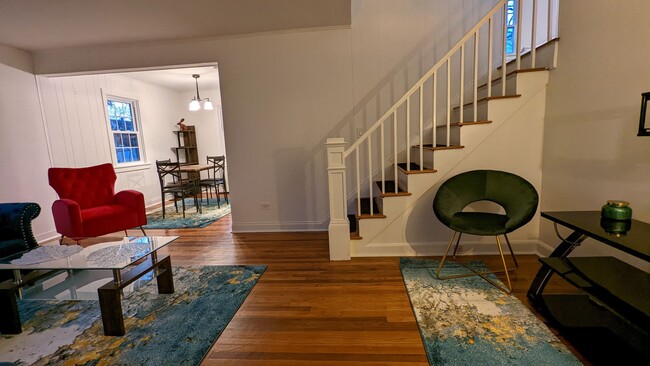 Building Photo - 3 Bedroom Home- Great Location in Darien