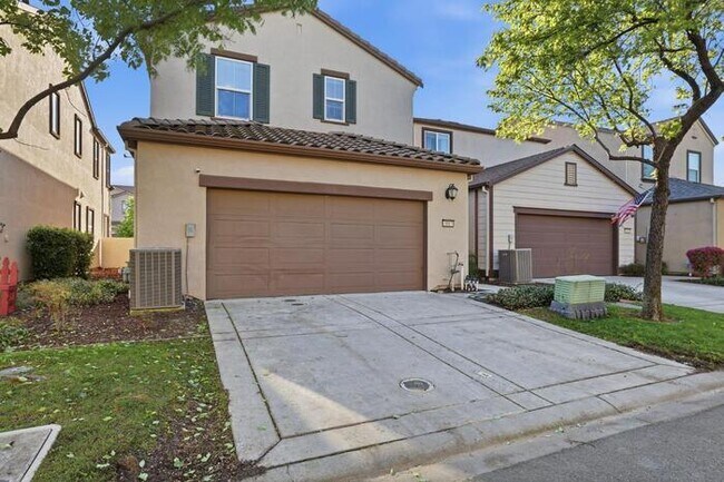 Building Photo - 3017 Village Park Dr