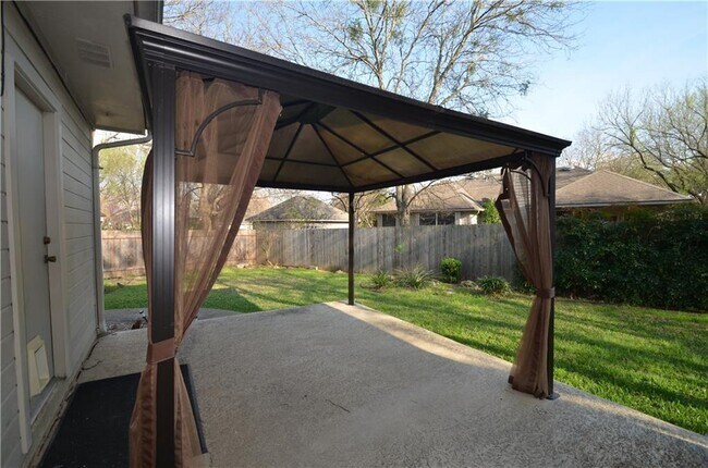 Building Photo - 3013 Sussex Gardens Ln