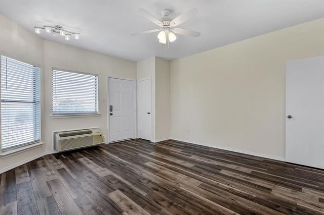 Building Photo - 2164 Tanglewood Blvd