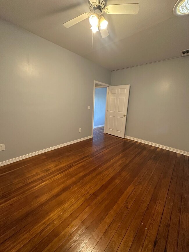 Building Photo - 1700 S Lincoln St