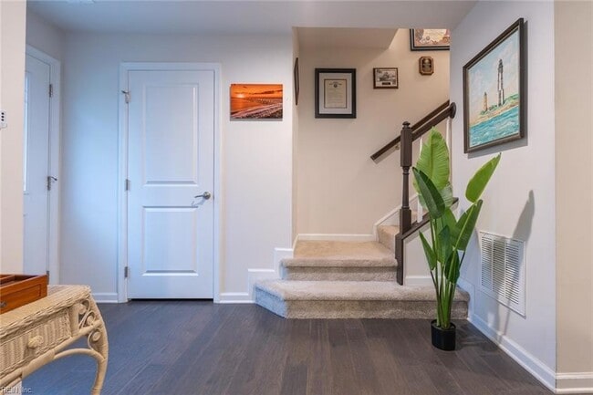 Building Photo - 605 Brickell Chase